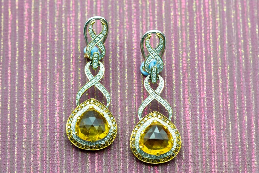 El Monte La Caja de Canarias Subasta febrero 2026 - Pendientes oro, cuarzo citrino y diamantes