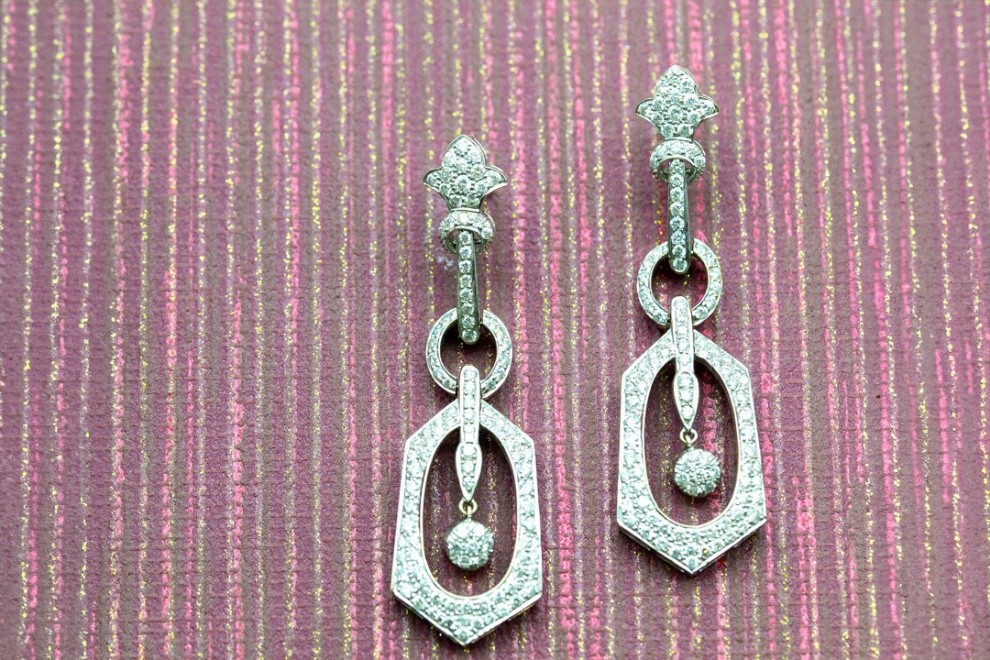 El Monte La Caja de Canarias Subasta febrero 2026 - Pendientes oro blanco y brillantes