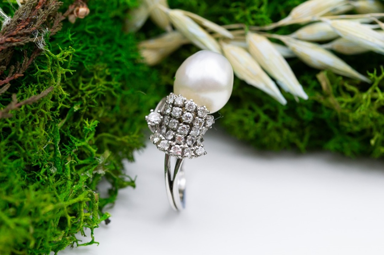 El Monte La Caja de Canarias Subasta marzo 2026 - Sortija platino, perla y diamantes