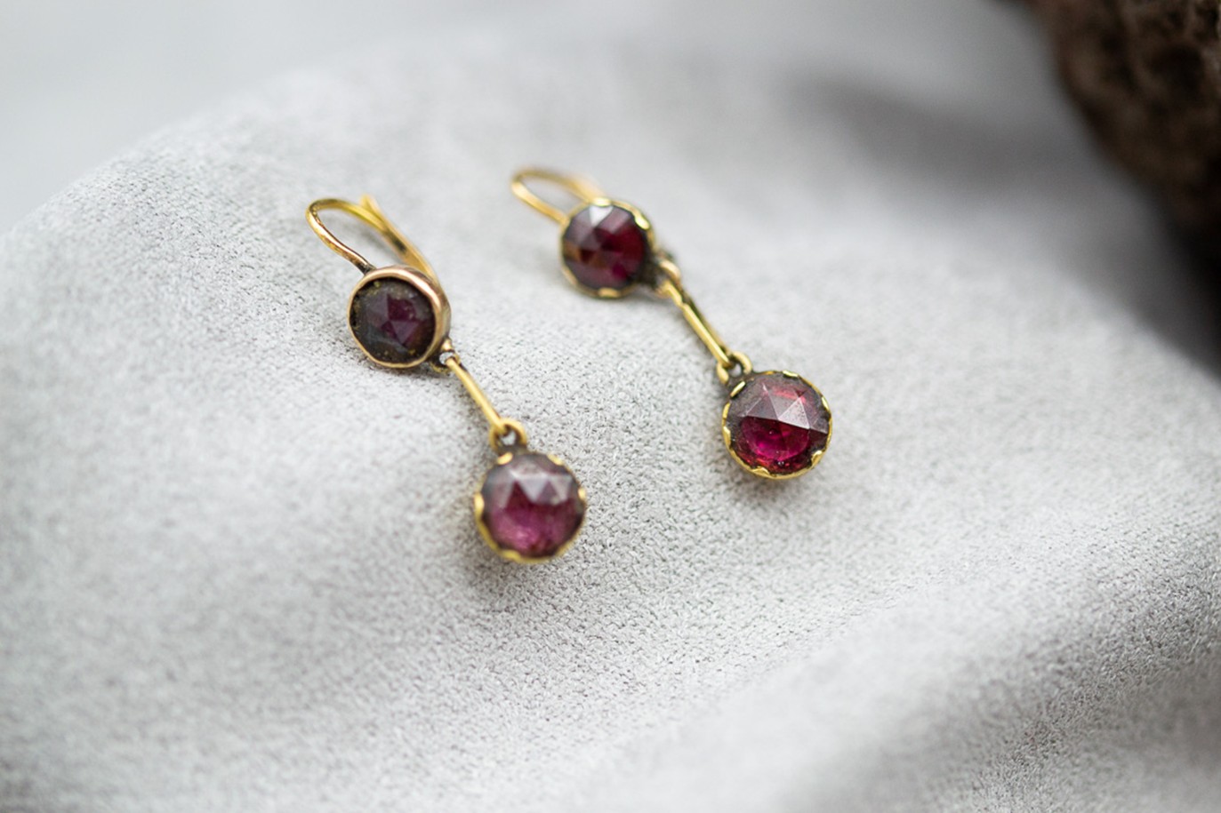 El Monte La Caja de Canarias Subasta abril 2026 - Pendientes oro y gemas